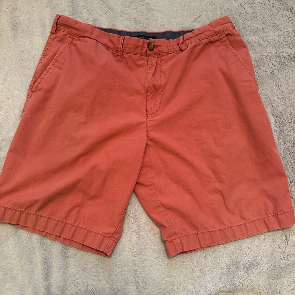 Tommy Hilfiger Men’s Coral Chino Shorts Size 38 Flat Front Casual Cotton